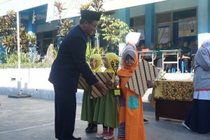 Para pemenang lomba tahfidz tingkat TK